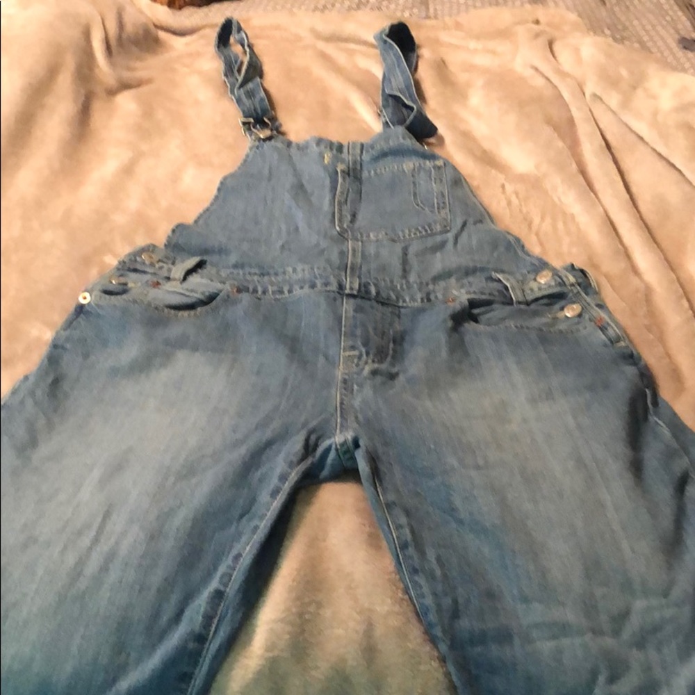 Levi’s overalls boyfriend M